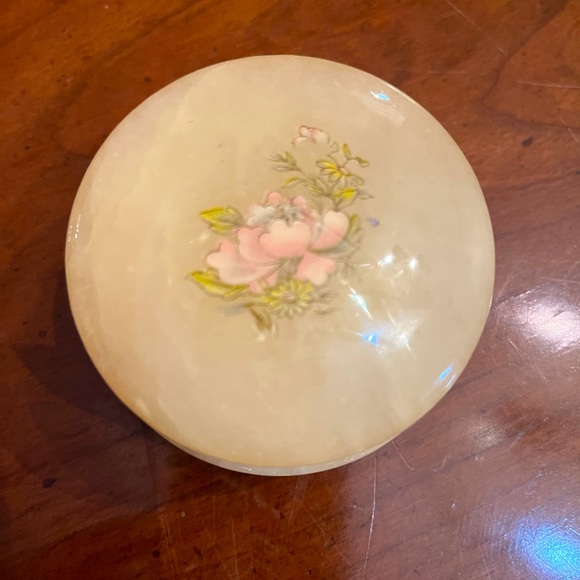 VTG LEFTON Alabaster Trinket Box Made in Italy Round Hinged Lid Hand Carved - Picture 2 of 6